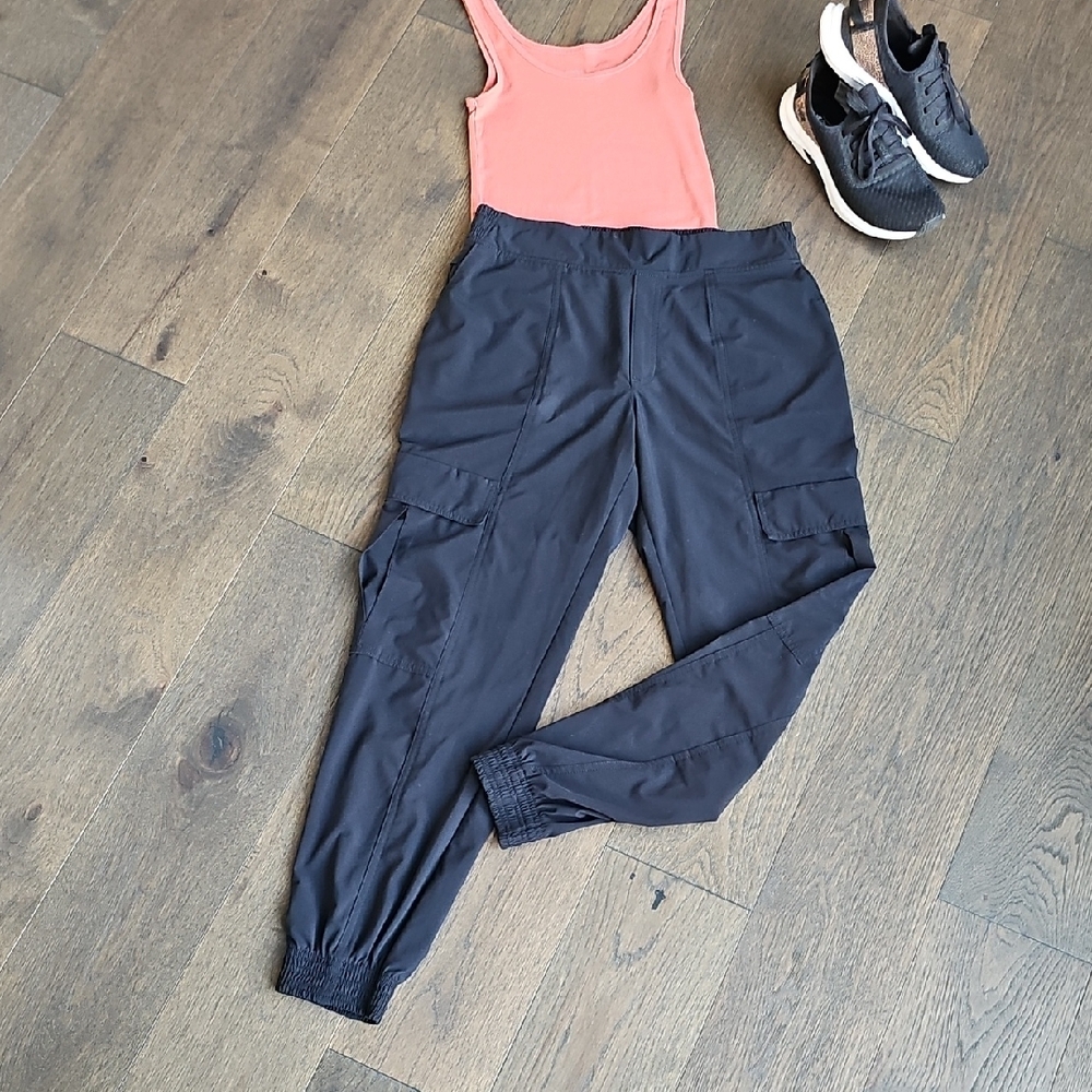 Athleta Chelsea Utility Jogger Pants Black Size 6 Cargo Zip Pockets